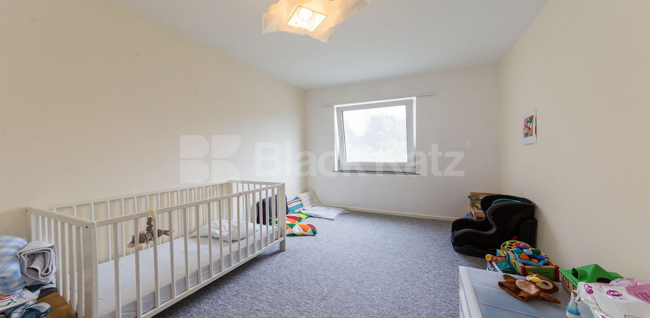 Inviting curb appeal 2 Bedroom Apartment in Stanhope Road N6